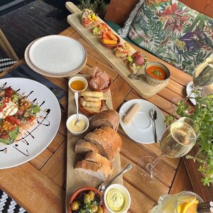 Wolf Hotel Kitchen & Bar image 6