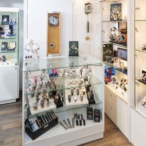 Juwelier/Horlogerie Raymond van Dijen image 3