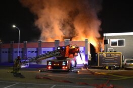 Uitslaande brand aan Dieselstraat in Volendam