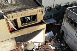 Ravage na brand Dieselstraat bij daglicht goed zichtbaar