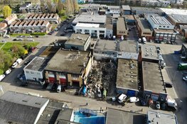 Ravage na brand Dieselstraat bij daglicht goed zichtbaar