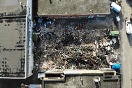 Ravage na brand Dieselstraat bij daglicht goed zichtbaar