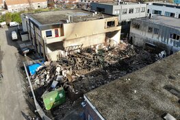 Ravage na brand Dieselstraat bij daglicht goed zichtbaar