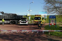 Fietser ernstig gewond na ongeluk met vrachtwagen in Warder