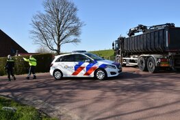 Fietser ernstig gewond na ongeluk met vrachtwagen in Warder