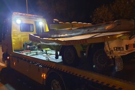 Vrachtwagen rijdt op pijlwagen op A7 bij Beets