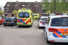 Persoon overleden in woning Volendam. Vele hulpdiensten ter plaatse