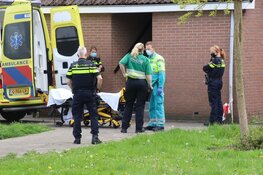 Persoon overleden in woning Volendam. Vele hulpdiensten ter plaatse
