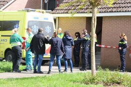Persoon overleden in woning Volendam. Vele hulpdiensten ter plaatse