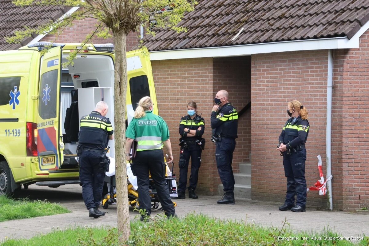 Persoon overleden in woning Volendam. Vele hulpdiensten ter plaatse