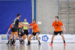 Afzwaaiende spelers HV Kras/Volendam zaterdag te zien op de Livestream
