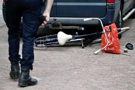 Fietsster gewond door achteruit rijdende bestelbus