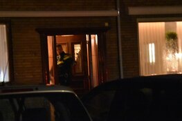 Volendammer jaagt overvallers weg, maar raakt wel gewond