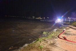 Sneeuwval en harde noordoostenwind zorgen voor wateroverlast in Volendam en Amsterdam