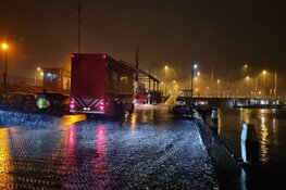 Sneeuwval en harde noordoostenwind zorgen voor wateroverlast in Volendam en Amsterdam