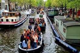 Drukke, maar gezellige Koningsdag in Amsterdam