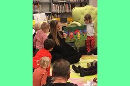 Peuterparade met Martine in de Bibliotheek Volendam