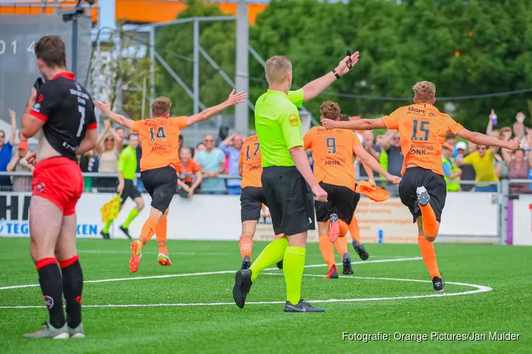 Promoties voor RKAV Volendam en EVC