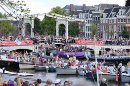 Canal Parade Pride Amsterdam in volle gang (fotoalbum)