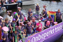 Canal Parade Pride Amsterdam in volle gang (fotoalbum)