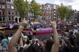 Canal Parade Pride Amsterdam in volle gang (fotoalbum)
