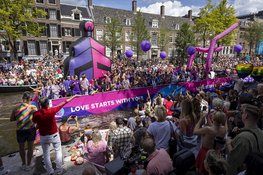 Canal Parade Pride Amsterdam in volle gang (fotoalbum)
