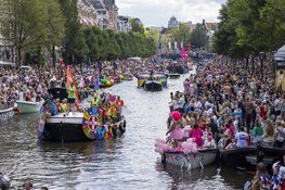 Canal Parade Pride Amsterdam in volle gang (fotoalbum)