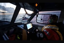 Twee wingfoilers gered vlak voor duisternis