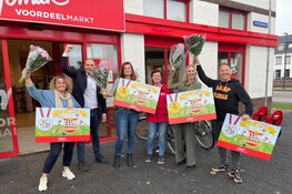 Vomar Voordeelmarkt steunt clubs in Volendam met een financieel extraatje