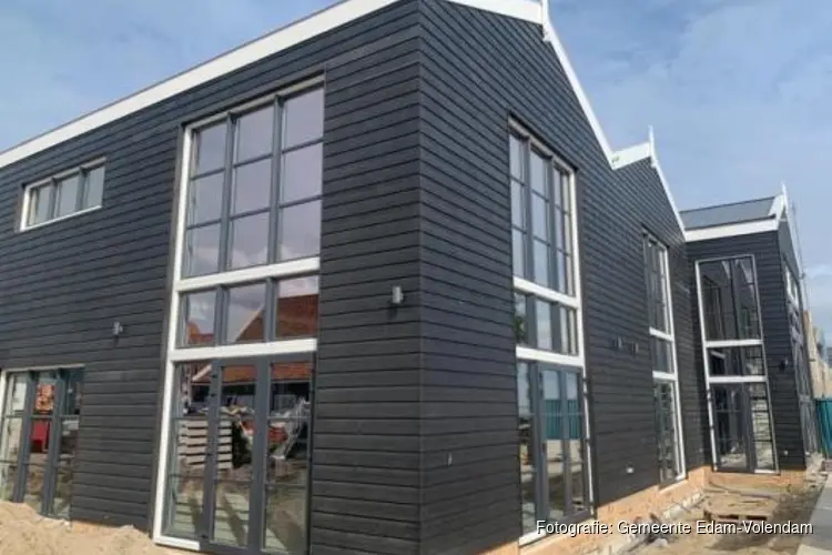 Botterwerf in Volendam officieel geopend