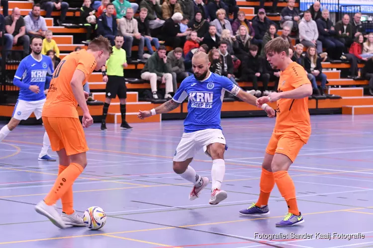 Zaalvoetballers RKAV Volendam sluiten jaar af met nipte nederlaag