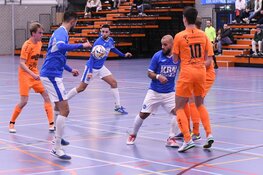 Zaalvoetballers RKAV Volendam sluiten jaar af met nipte nederlaag