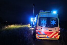 Auto te water in Kwadijk, bestuurder naar ziekenhuis