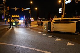 Botsing met veel schade in Edam, inzittenden komen met de schrik vrij