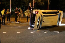 Botsing met veel schade in Edam, inzittenden komen met de schrik vrij
