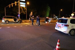 Botsing met veel schade in Edam, inzittenden komen met de schrik vrij