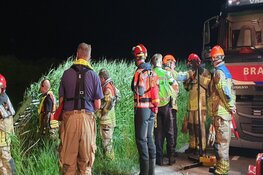 Automobilist crasht in sloot en verlaat plaats van ongeluk