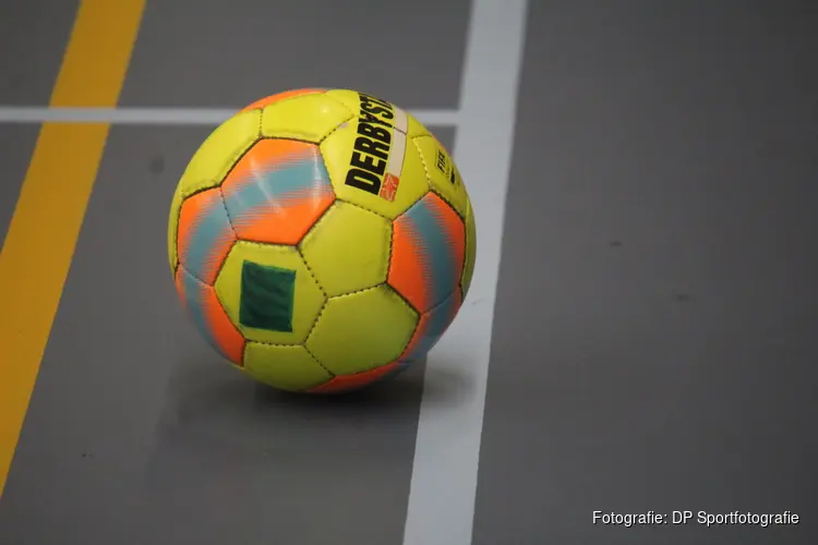 Zaalvoetballers RKAV Volendam winnen nipt van eerste-divisionist in bekertoernooi