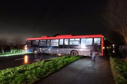 Lijnbus komt vast te staan op Kloosterdijk in Monnickendam