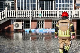 Wateroverlast onverminderd hoog, kelder en parkeerplaats Hotel Spaander ondergelopen