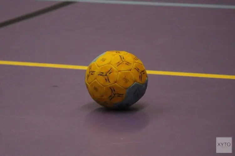 Knappe zege handbalsters Volendam, heren onderuit in Limburg