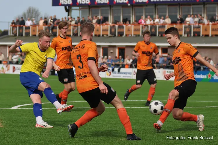 RKAV Volendam laat winst glippen tegen Staphorst, maar is toch weer koploper