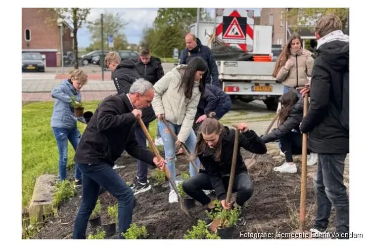 Leerlingen Don Bosco College verrijken schoolplein met groen