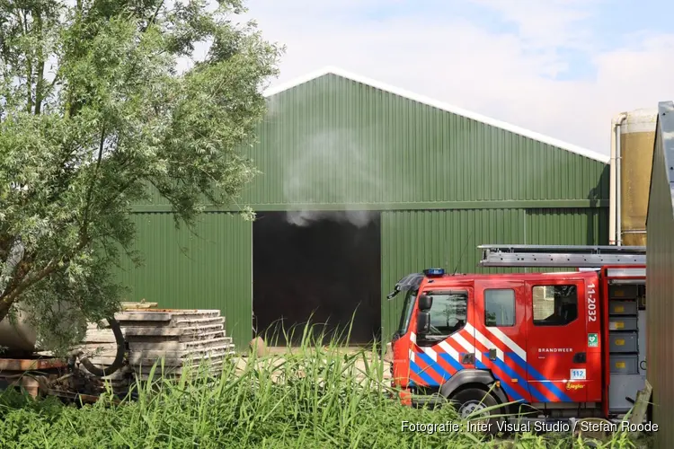 Brand in loods van agrarisch bedrijf in Edam