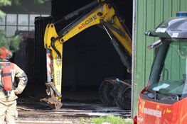 Brand in loods van agrarisch bedrijf in Edam