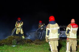 Auto volledig uitgebrand in Schardam