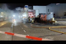 Vrachtwagen in brand in Edam