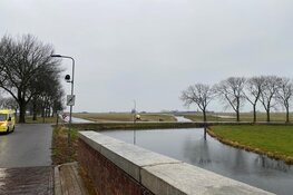 Zwaargewonde vrouw aangetroffen op parkeerterrein in Edam, traumahelikopter ingezet