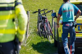 Vrouw zwaargewond na val op dijk in Schardam