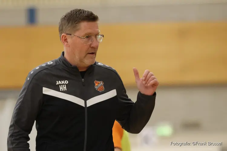 Zaalvoetballers RKAV Volendam handhaven zich ondanks nederlaag